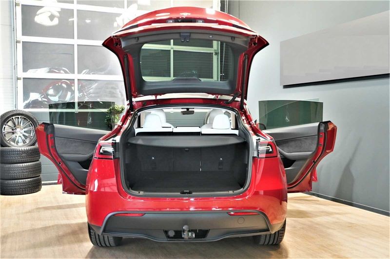 Tesla Model Y • 2022 • 22,555 km 6