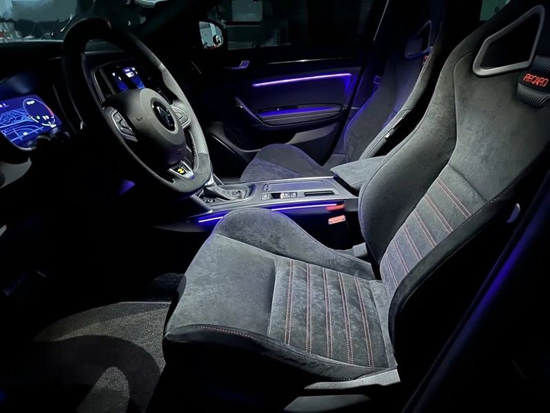 Renault Mégane • 2023 • 29,800 km 12