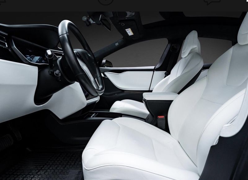 Tesla Model S • 2018 • 111,000 km 3