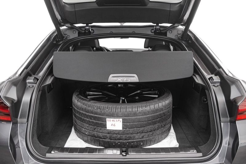 BMW X6 • 2020 • 55,000 km 37