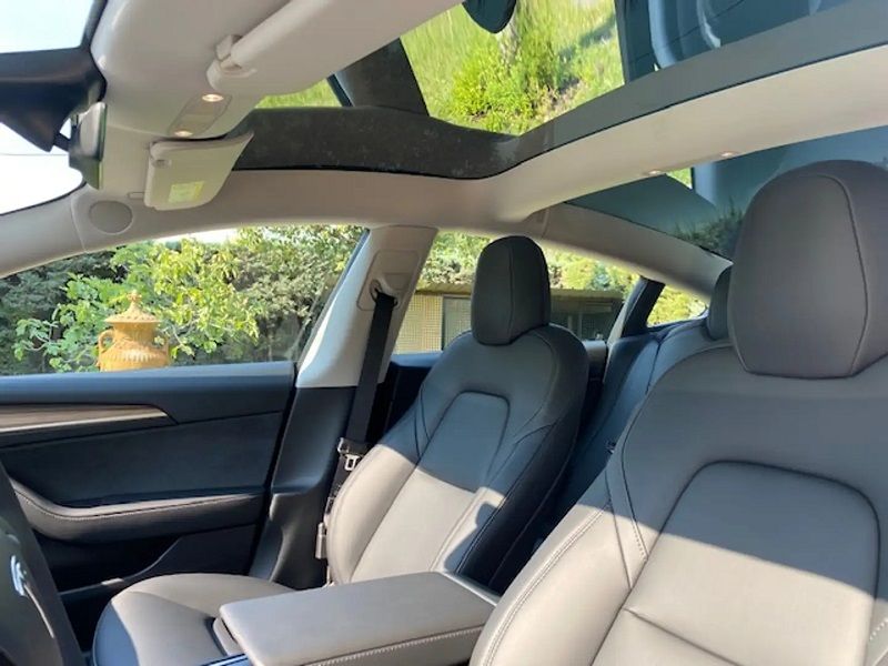 Tesla Model 3 • 2022 • 30,500 km 8