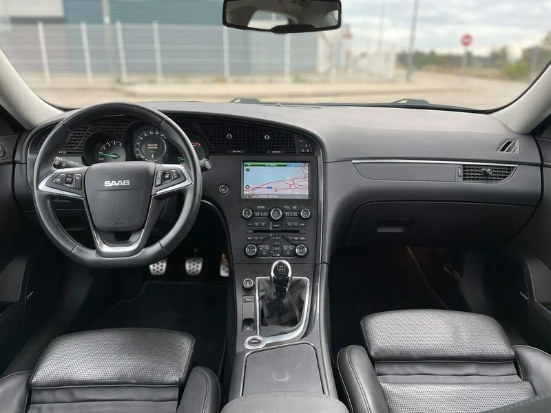 Saab 9-5 • 2011 • 64,000 km 4