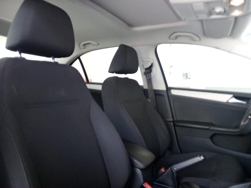 Volkswagen Jetta • 2017 • 63,000 km 25