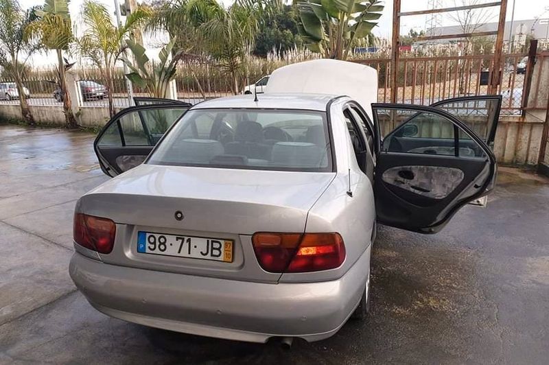 Mitsubishi Carisma • 1996 • 300,000 km 2