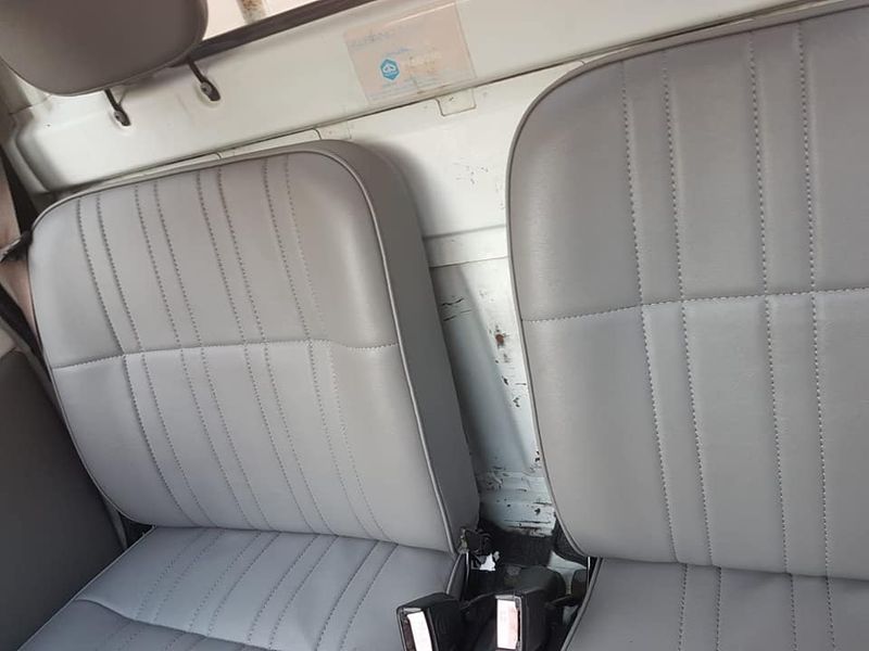 Land Rover Defender • 1992 • 50,000 km 3