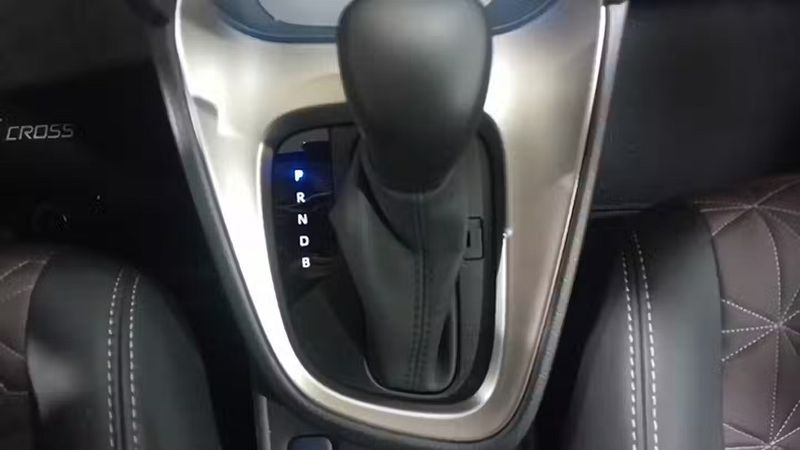 Toyota Yaris • 2023 • 13,473 km 8