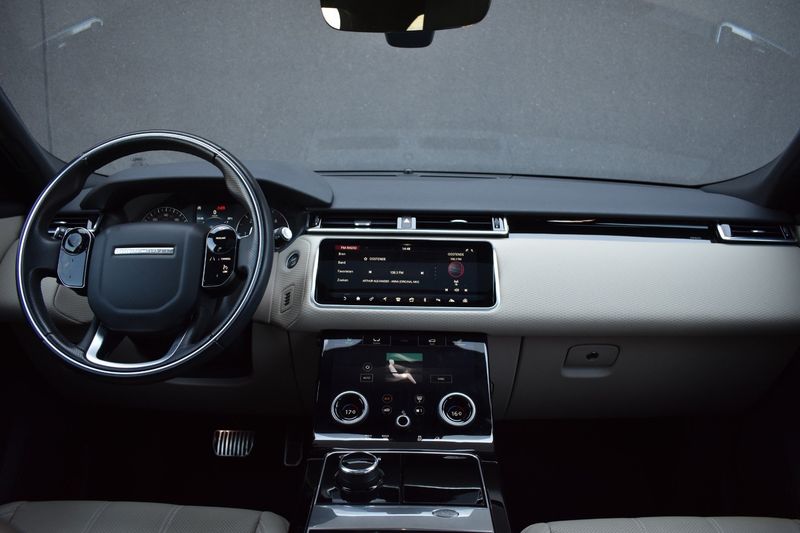 Land Rover Range Rover Velar • 2017 • 52,000 km 12
