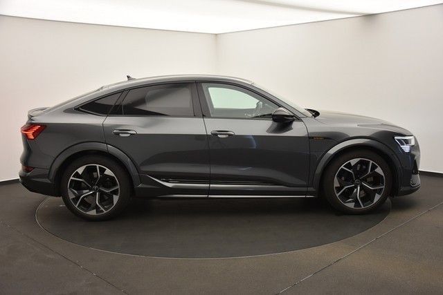 Audi e-tron • 2021 • 19,900 km 16