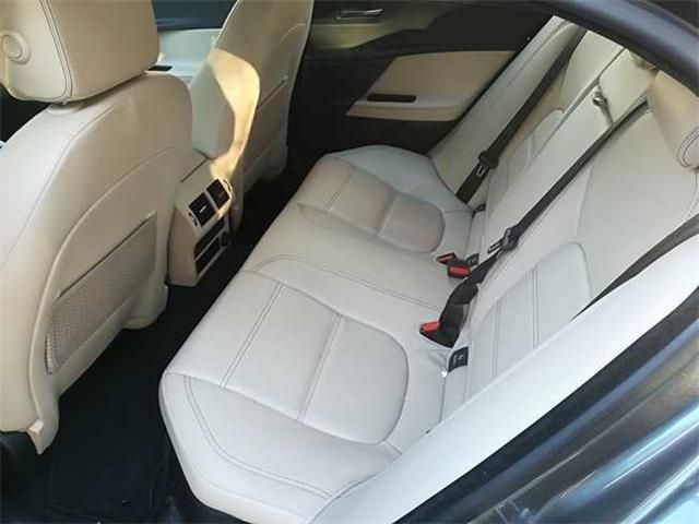 Jaguar XE • 2016 • 129,500 km 3