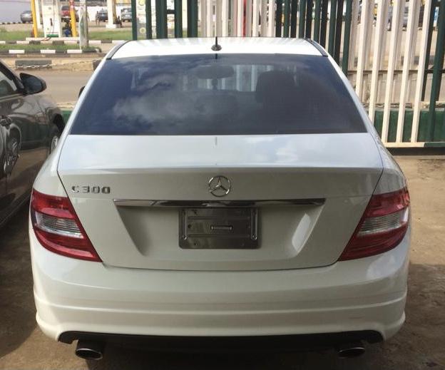 Mercedes-Benz 200 - 300 • 2009 • 160,000 km 10