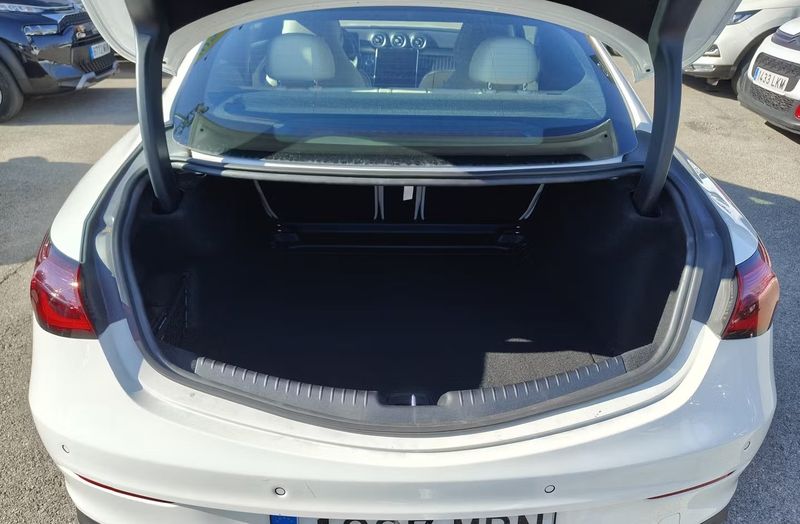 Mercedes-Benz E Coupé • 2024 • 12,553 km 7