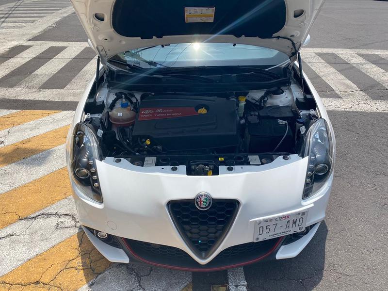 Alfa Romeo Giulietta • 2017 • 48,000 km 14