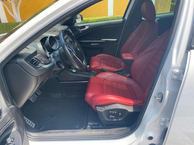 Alfa Romeo Giulietta • 2017 • 48,000 km 12