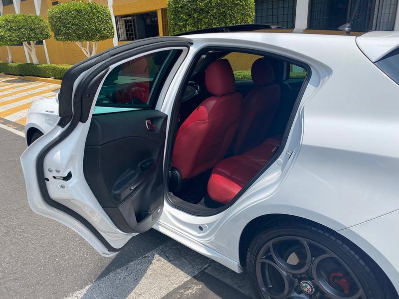 Alfa Romeo Giulietta • 2017 • 48,000 km 26