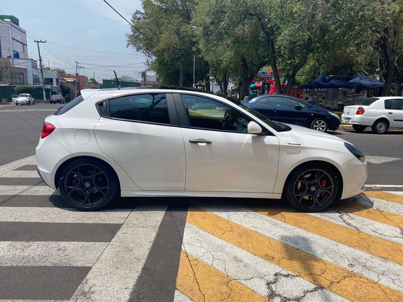 Alfa Romeo Giulietta • 2017 • 48,000 km 16