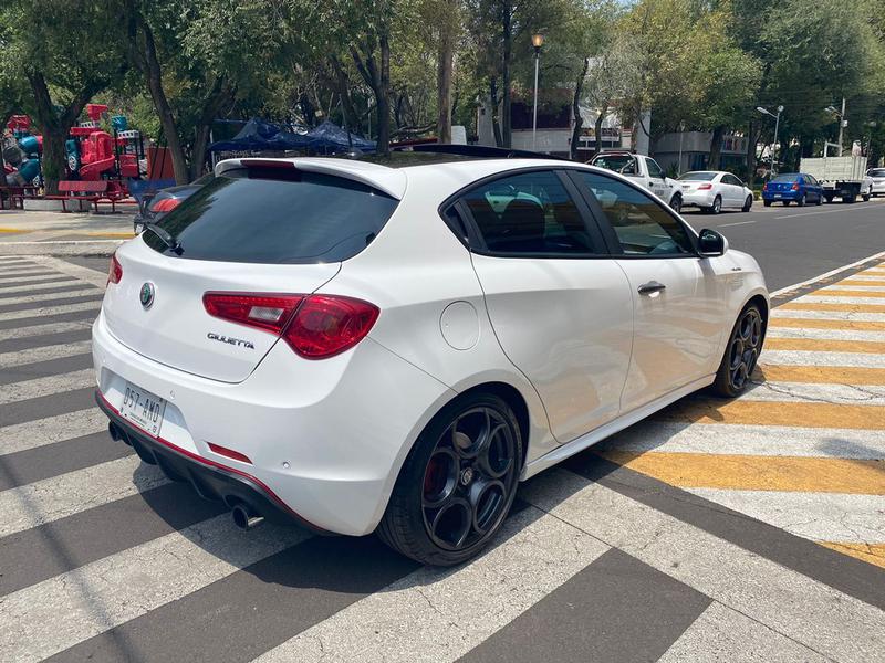 Alfa Romeo Giulietta • 2017 • 48,000 km 21