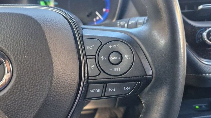 Toyota Corolla Hybrid • 2019 • 102,000 km 15