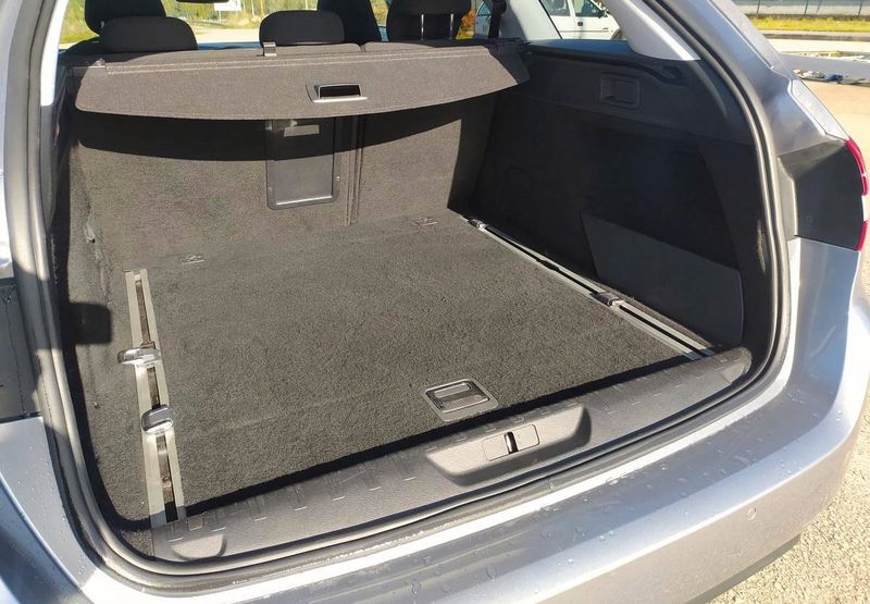 Peugeot 308 • 2015 • 140,000 km 3