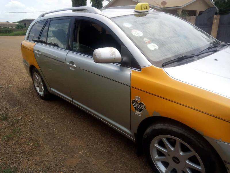 Toyota Avensis • 2015 • 200 km 2