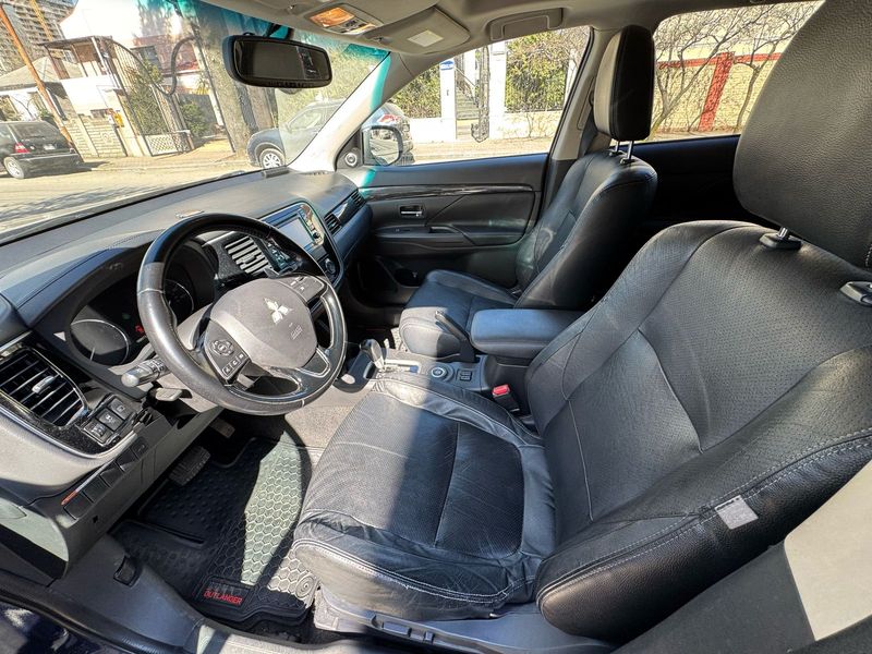 Mitsubishi Outlander • 2015 • 140,000 km 1