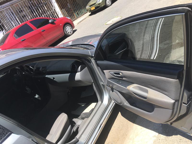 Mazda 3 • 2008 • 165,000 km 5