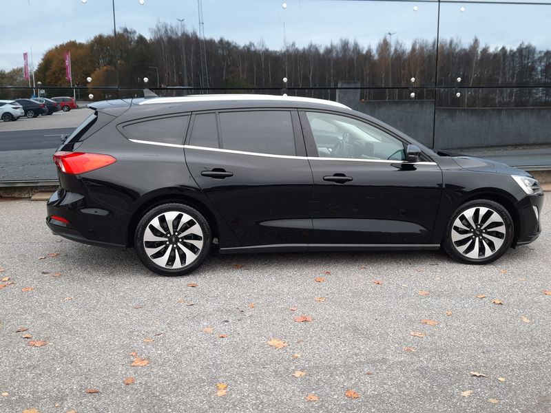Ford Focus kombi • 2019 • 126,000 km 3