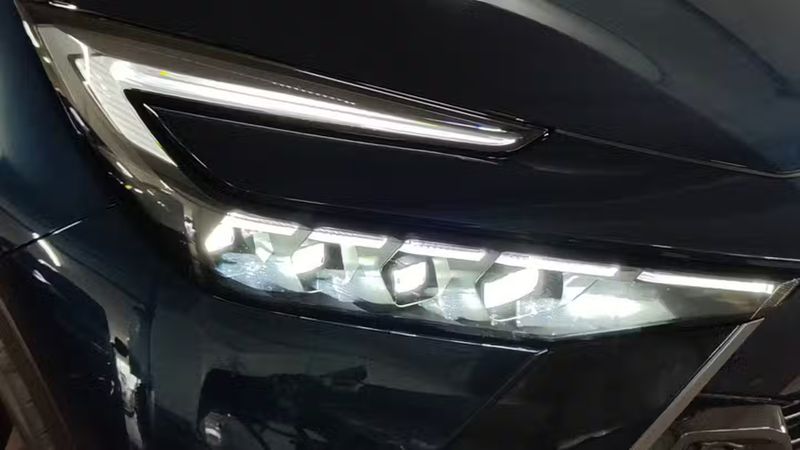 Toyota C-HR • 2024 • 5,359 km 10