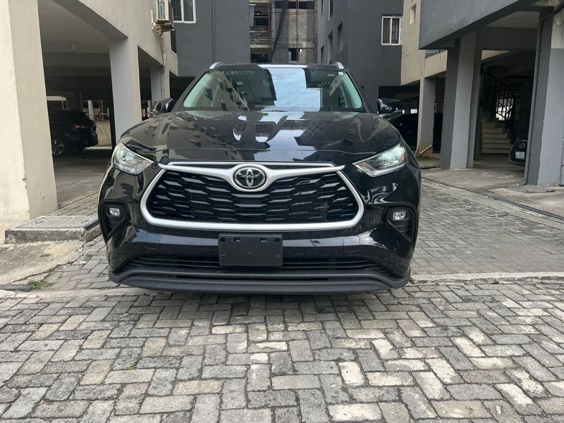 Toyota Highlander • 2022 • 8,000 km 1