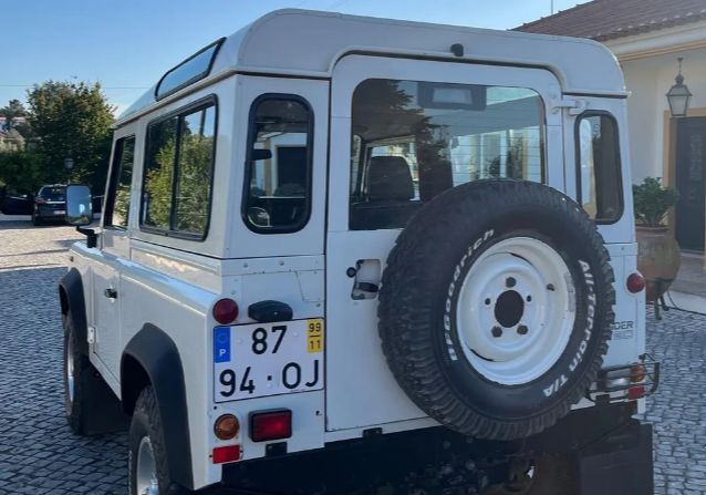Land Rover Defender • 1999 • 329,510 km 2