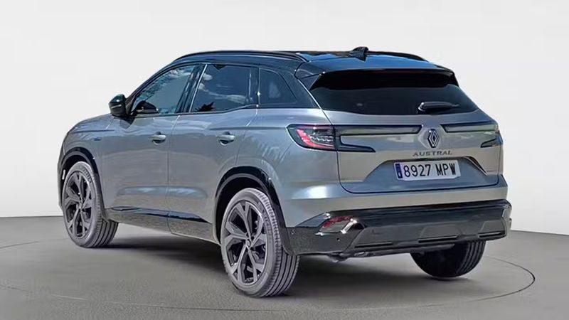 Renault Kadjar • 2024 • 2,069 km 5