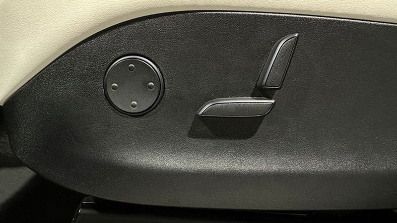 Tesla Model X • 2019 • 51,000 km 12