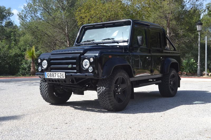Land Rover Defender • 2010 • 147,000 km 6
