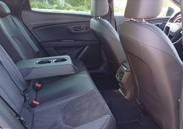 Seat Leon • 2020 • 55,000 km 6