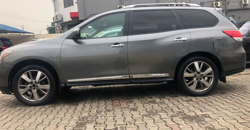 Nissan Pathfinder • 2017 • 50,000 km 2