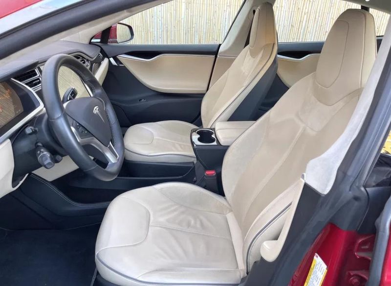 Tesla Model S • 2013 • 80,100 km 6