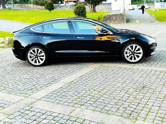 Tesla Model S • 2019 • 108,000 km 9