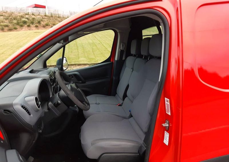 Peugeot 2008 • 2015 • 110,000 km 3