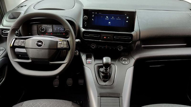 Opel Astra • 2024 • 8,000 km 5