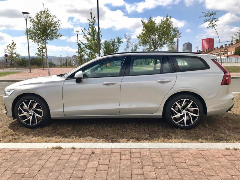 Volvo V60 • 2018 • 91,000 km 7