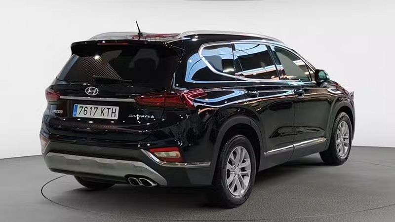 Hyundai Santa Fe • 2019 • 70,118 km 12