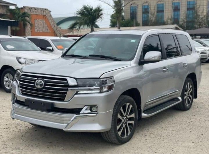 Toyota Land Cruiser • 2017 • 3 km 1