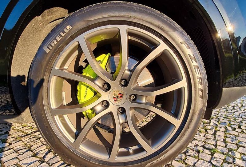 Porsche Cayenne • 2020 • 24,000 km 3