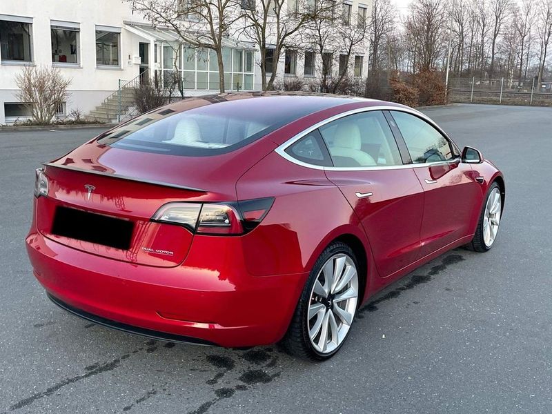 Tesla Model 3 • 2019 • 101,000 km 2