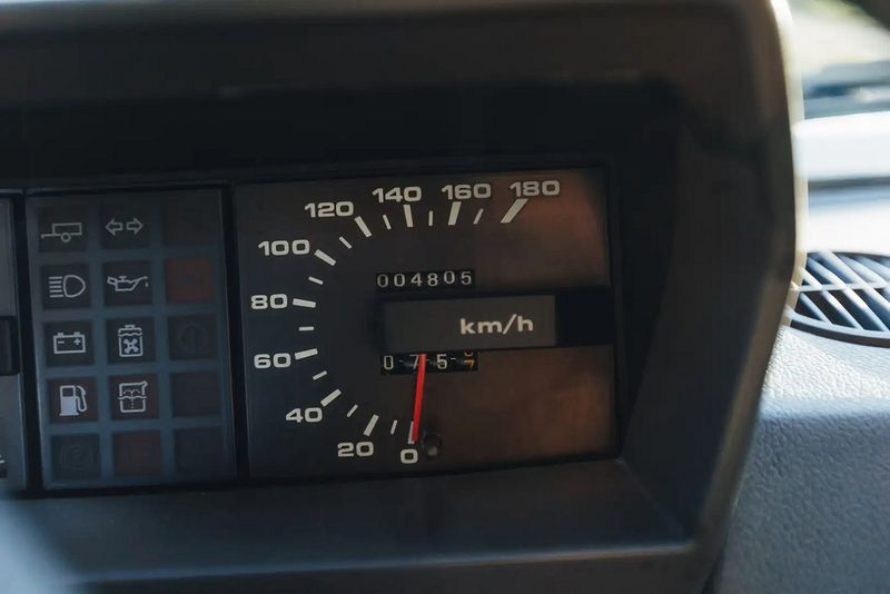 Land Rover Range Rover • 1989 • 4,800 km 12