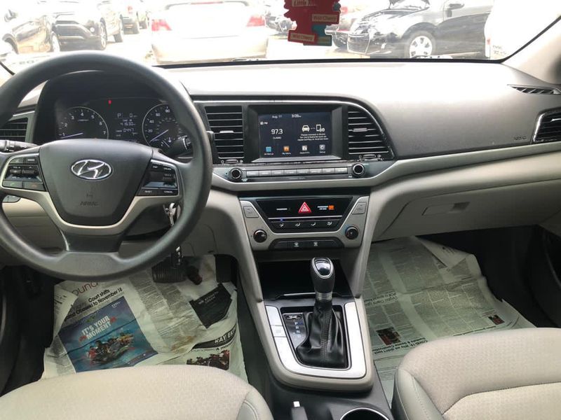 Hyundai Elantra • 2017 • 21 km 3