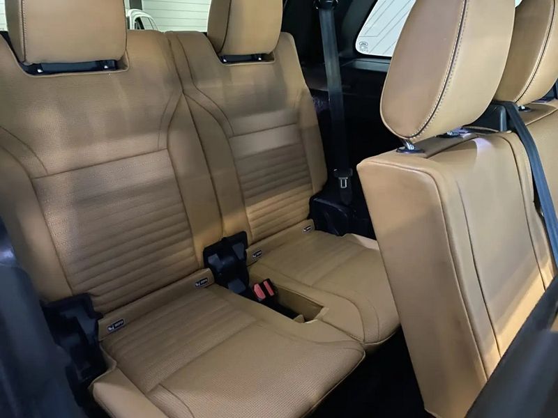 Land Rover Discovery • 2017 • 120,000 km 10