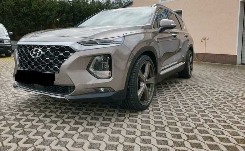 Hyundai Santa Fe • 2019 • 40,000 km 1
