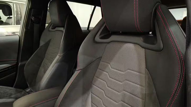 Toyota Corolla Combi • 2020 • 20,378 km 9