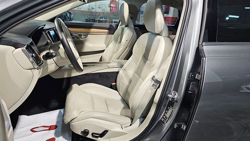 Volvo S90 • 2019 • 19,670 km 19