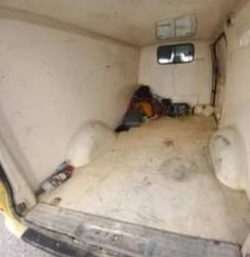 Mercedes-Benz 210 Van • 2004 • 289,000 km 6